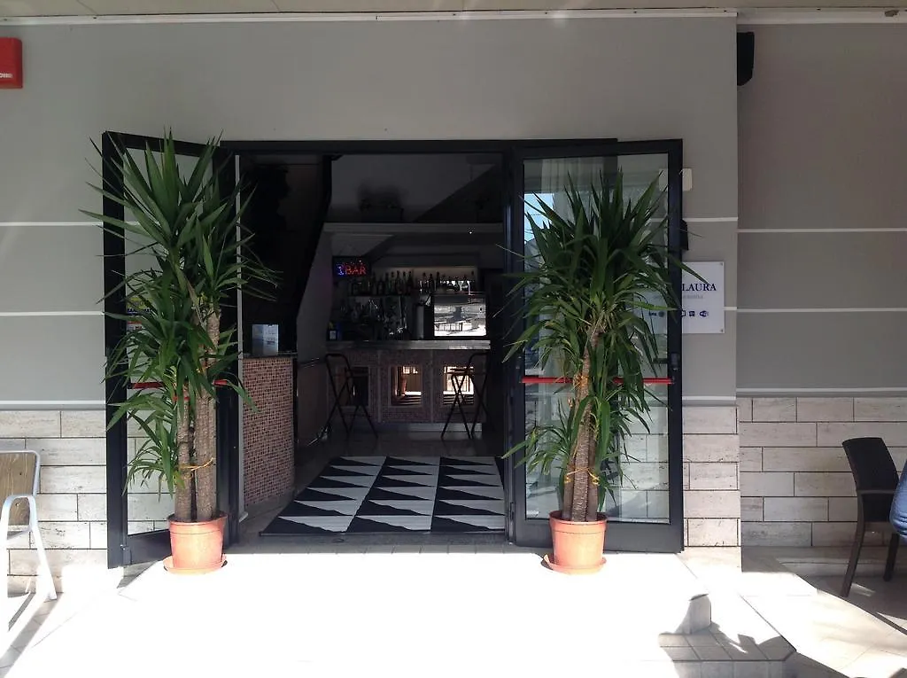 Hotel Laura Rimini 0*,