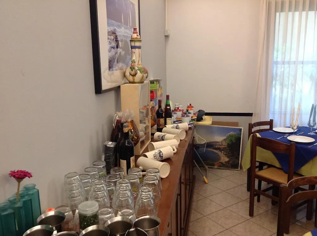 Hotel Laura Rimini 0*,