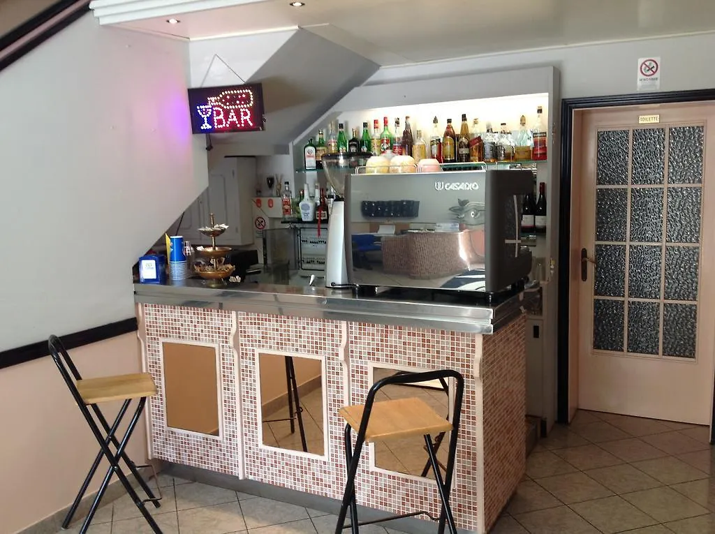 Hotel Laura Rimini 0*,